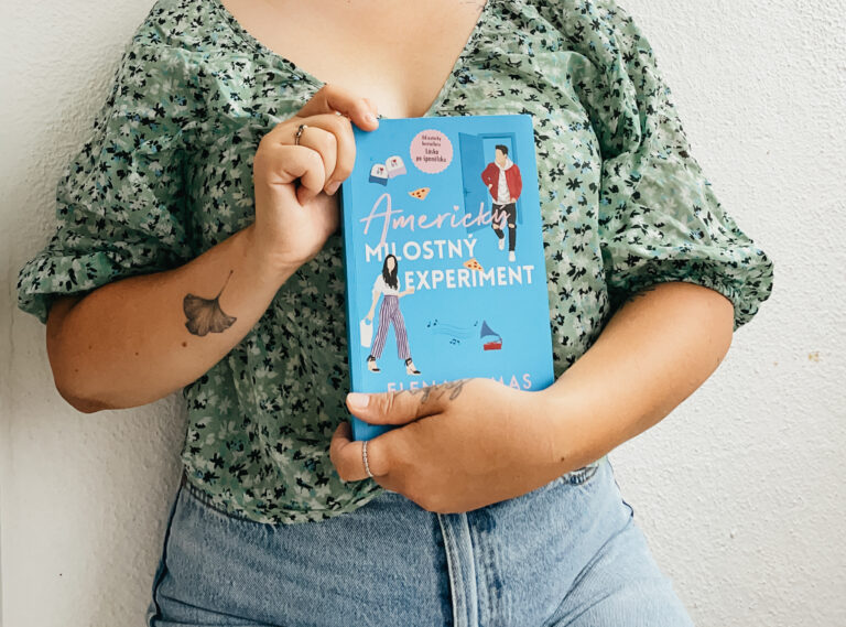 Čtení na dovolenou: 9+ romantických knih nejen na líbánky